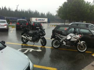 Motosiklet Yağmurlukları  . Her Şeyden De Önemlisi, Kaliteli Malzemeden Üretilmeli Ve Senelerce Motorcu Yağmurluğunuzu Kullanabilmelisiniz.